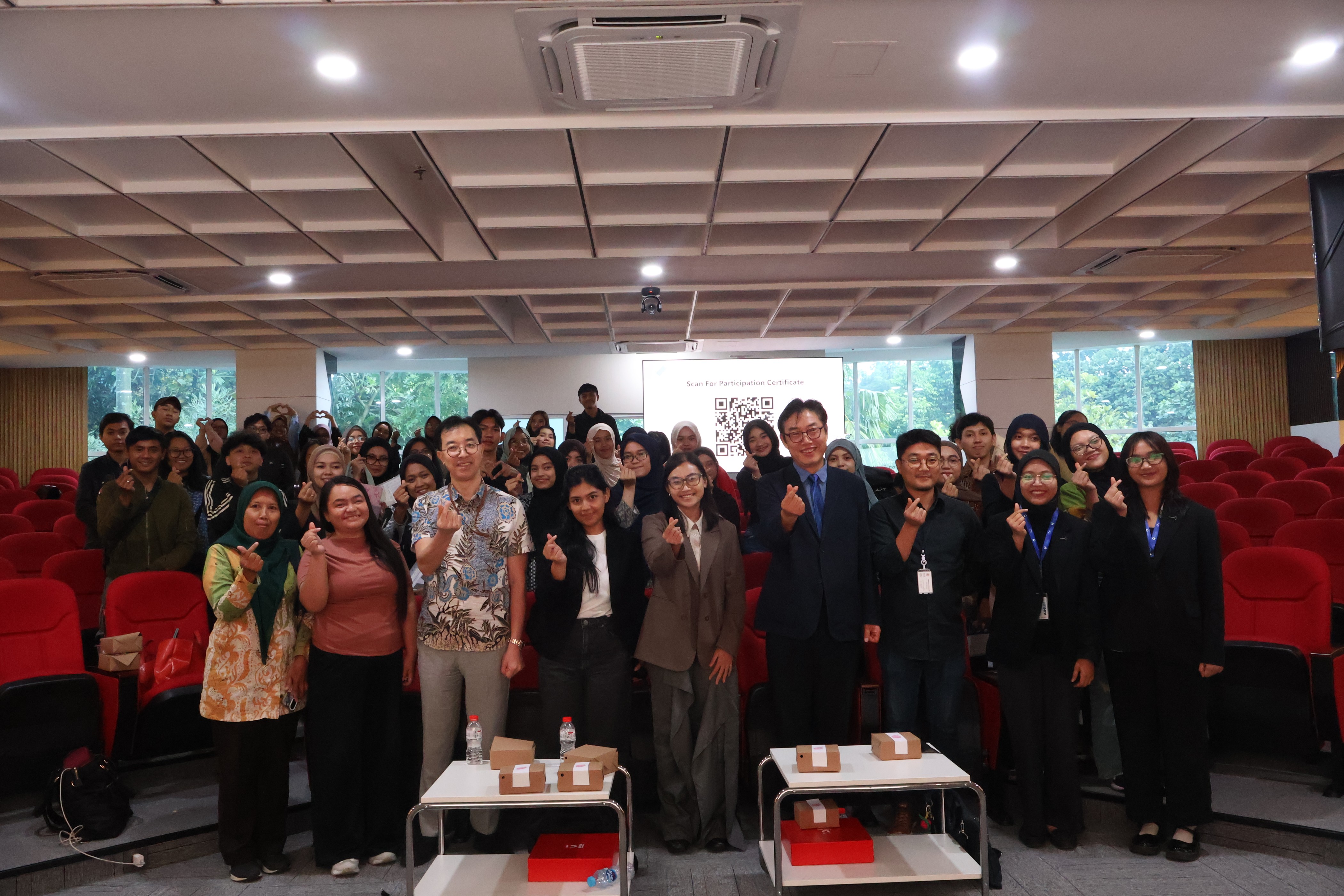Sosialisasi Study in Korea pada Korea-Indonesia Seminar Series di Telkom University